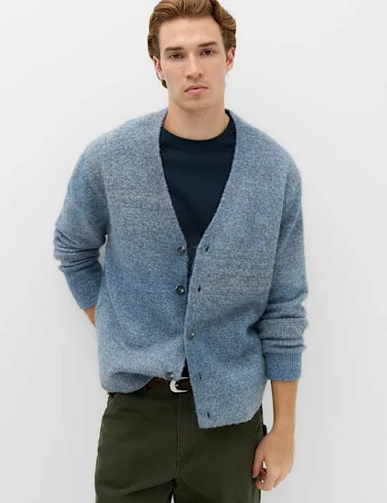 Flauschige Strickjacke mit Ombre-Design