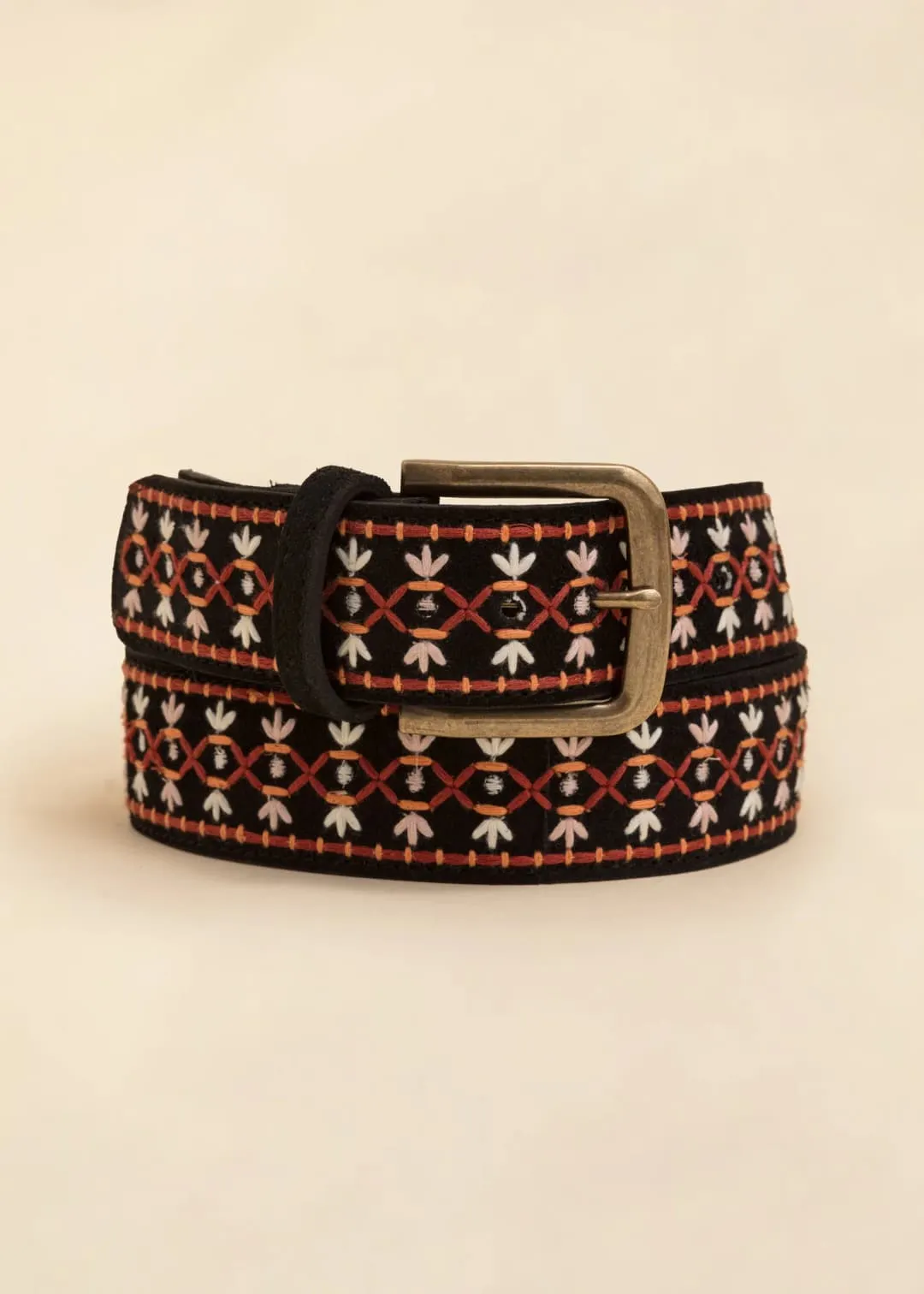 Broderat läderskärp