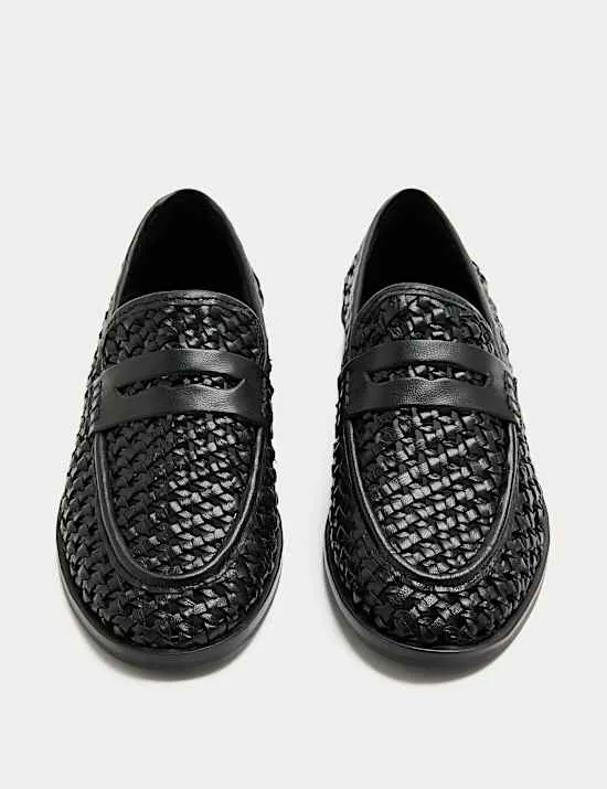 Flacher Slipper aus geflochtenem Leder