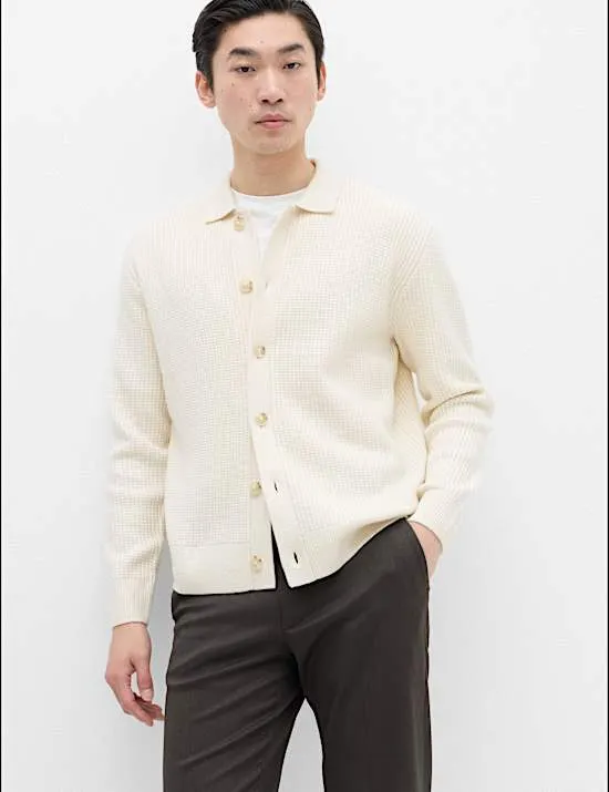 Strickjacke aus Luftgarn mit durchgehender Knopfleiste und Zopfmuster