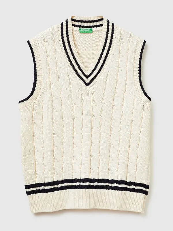 V-neck vest with braids