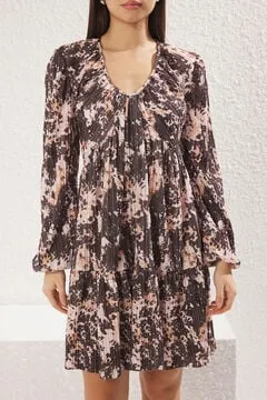 Vestido mini con volantes