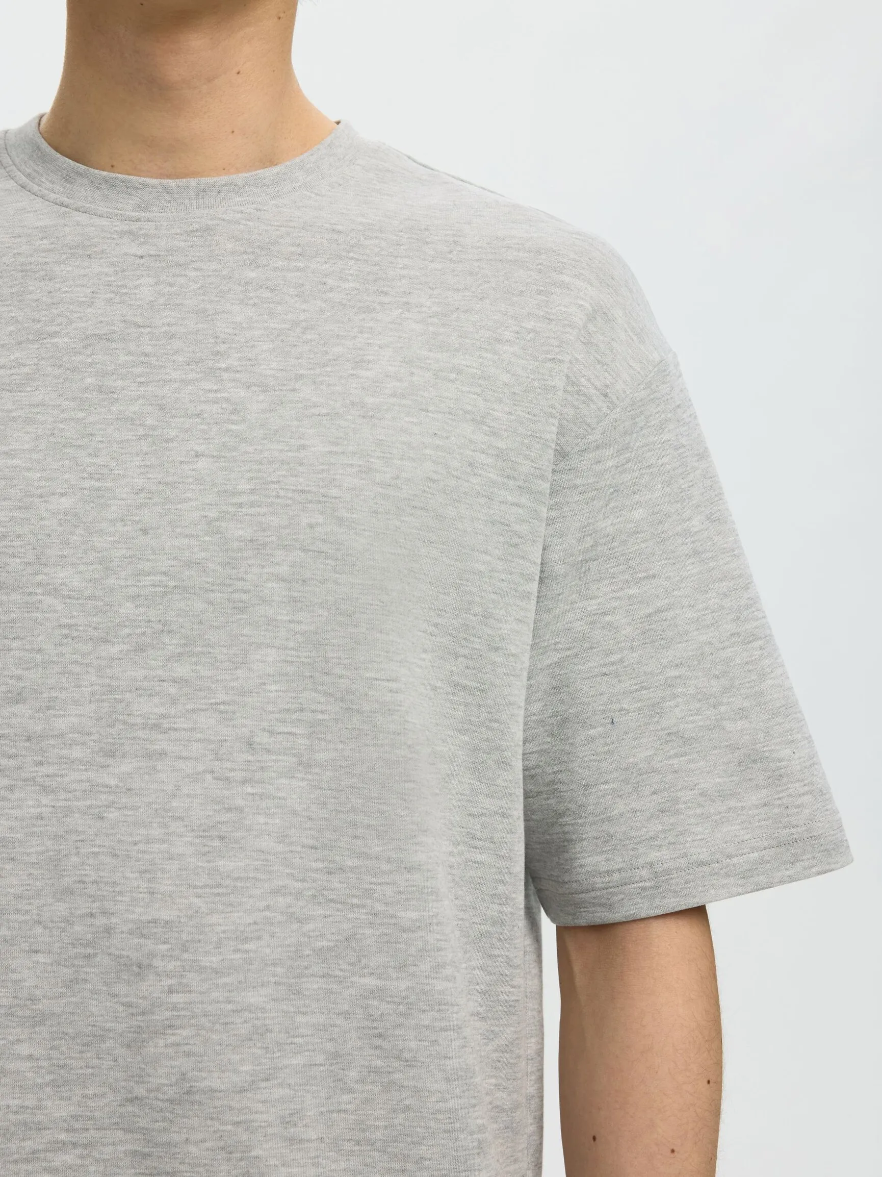LOOSE FIT T-SKJORTE