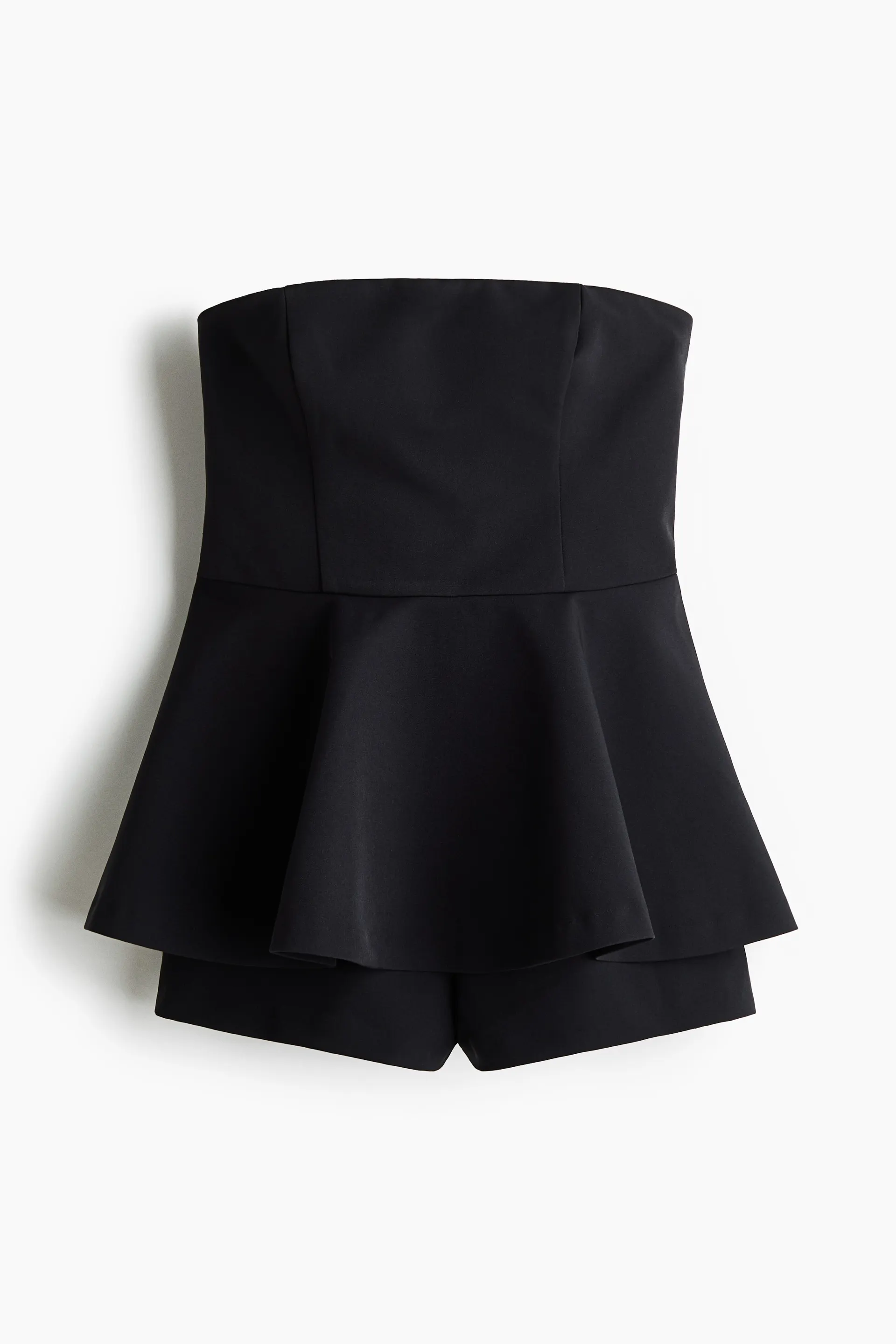 Playsuit i bandeaustil med peplum