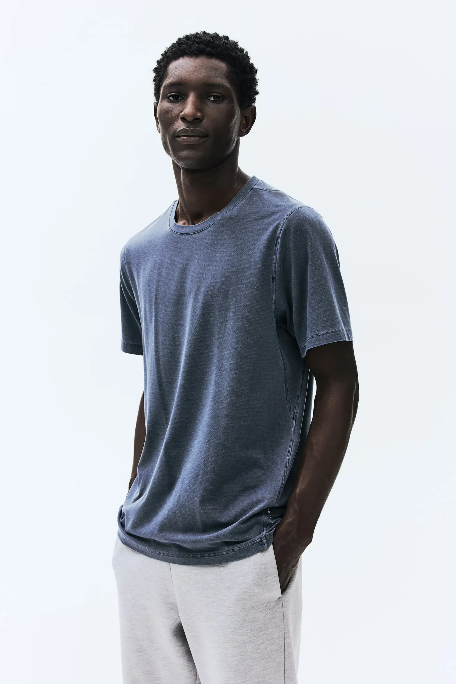 Playera deportiva con DryMove™