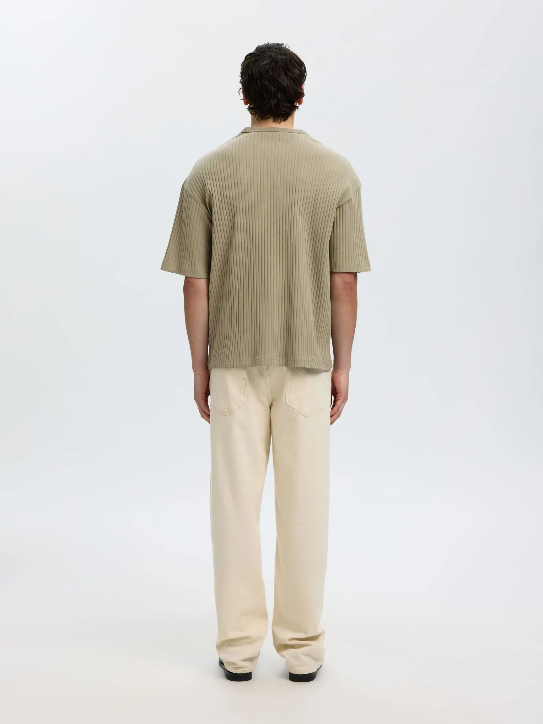 RELAXED FIT RIBBET T-SKJORTE
