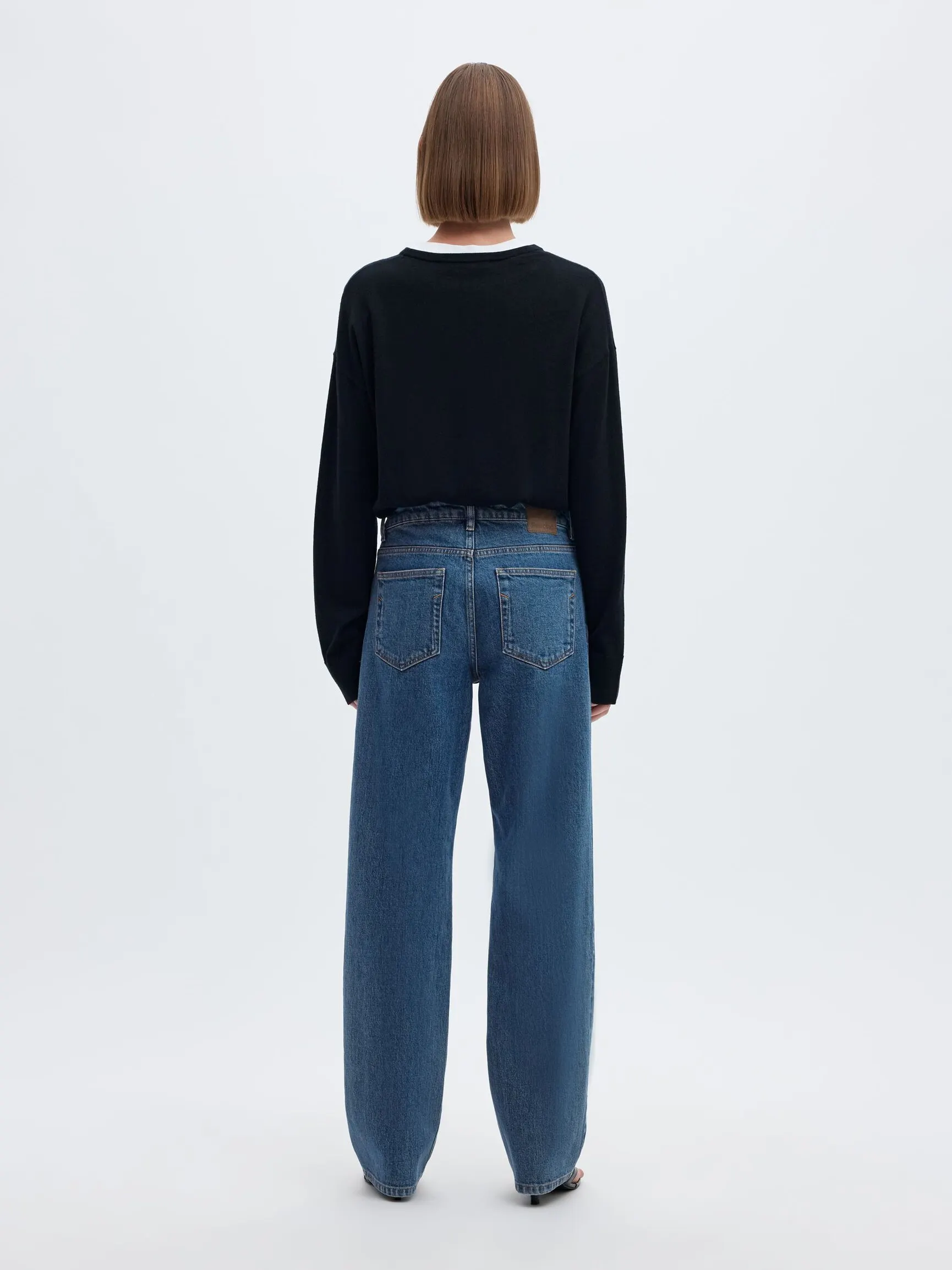 MID WAIST STRAIGHT FIT JEANS