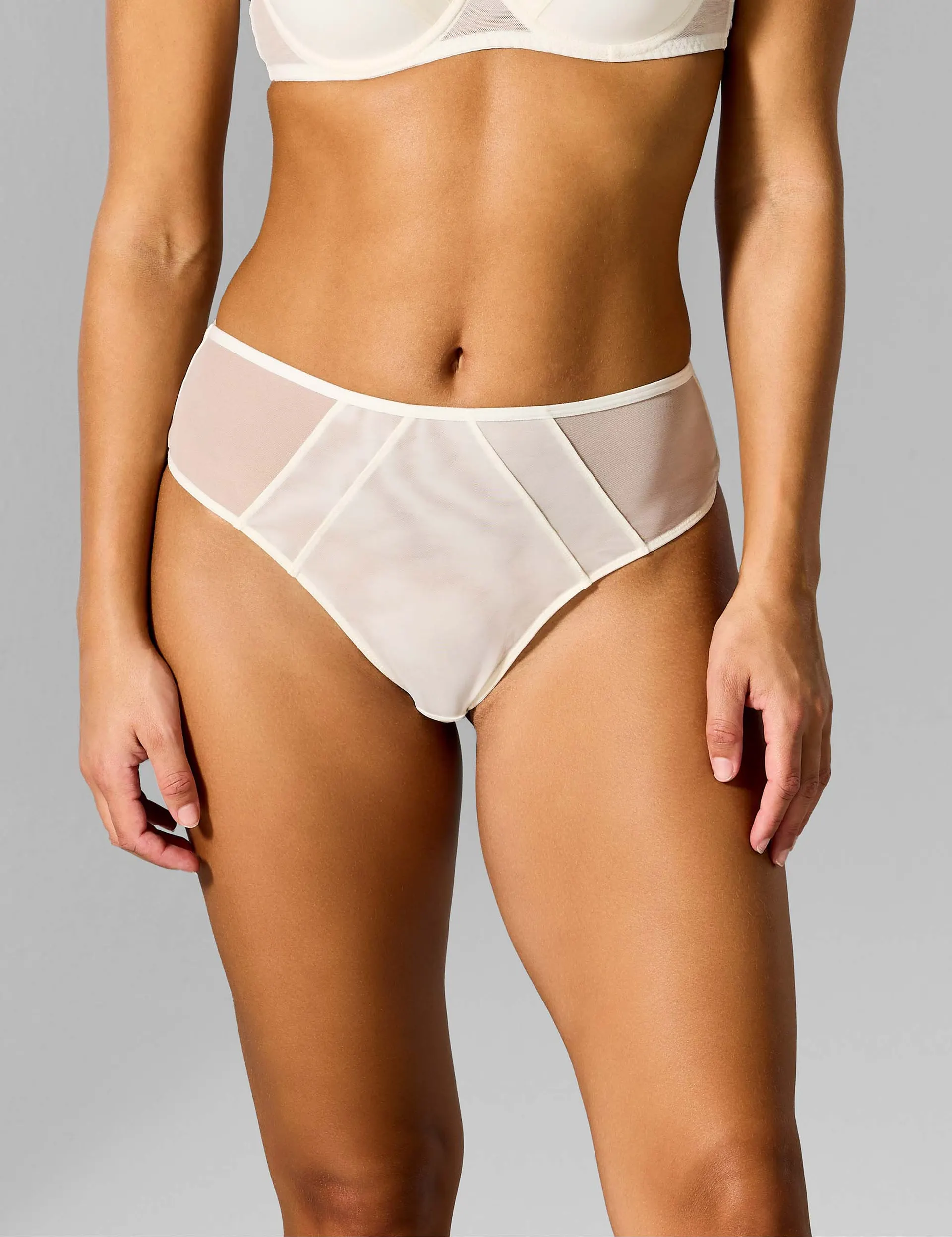 Tanja hoge taille string