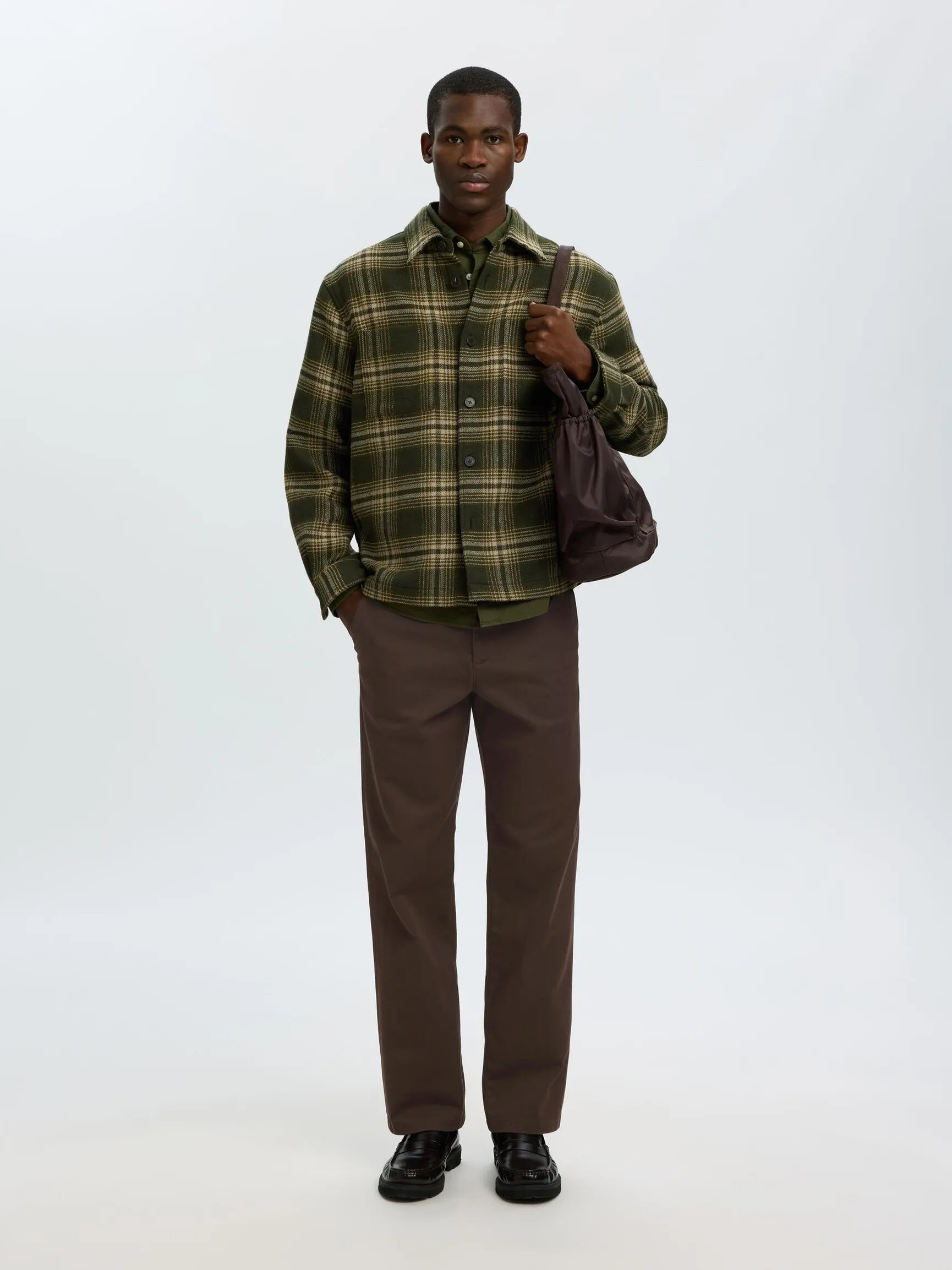 STRAIGHT FIT CHINOS