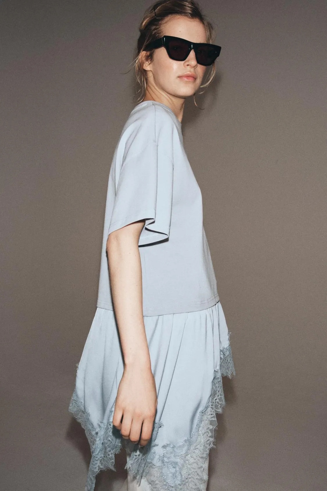 CONTRAST LACE T-SHIRT