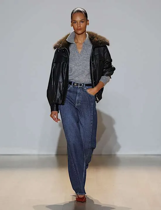 Bequeme Jacke aus Lederimitat mit Stehkragen aus Kunstpelz