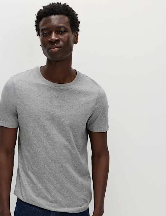 T-Shirt aus reiner Baumwolle in normaler Passform mit Rundhalsausschnitt