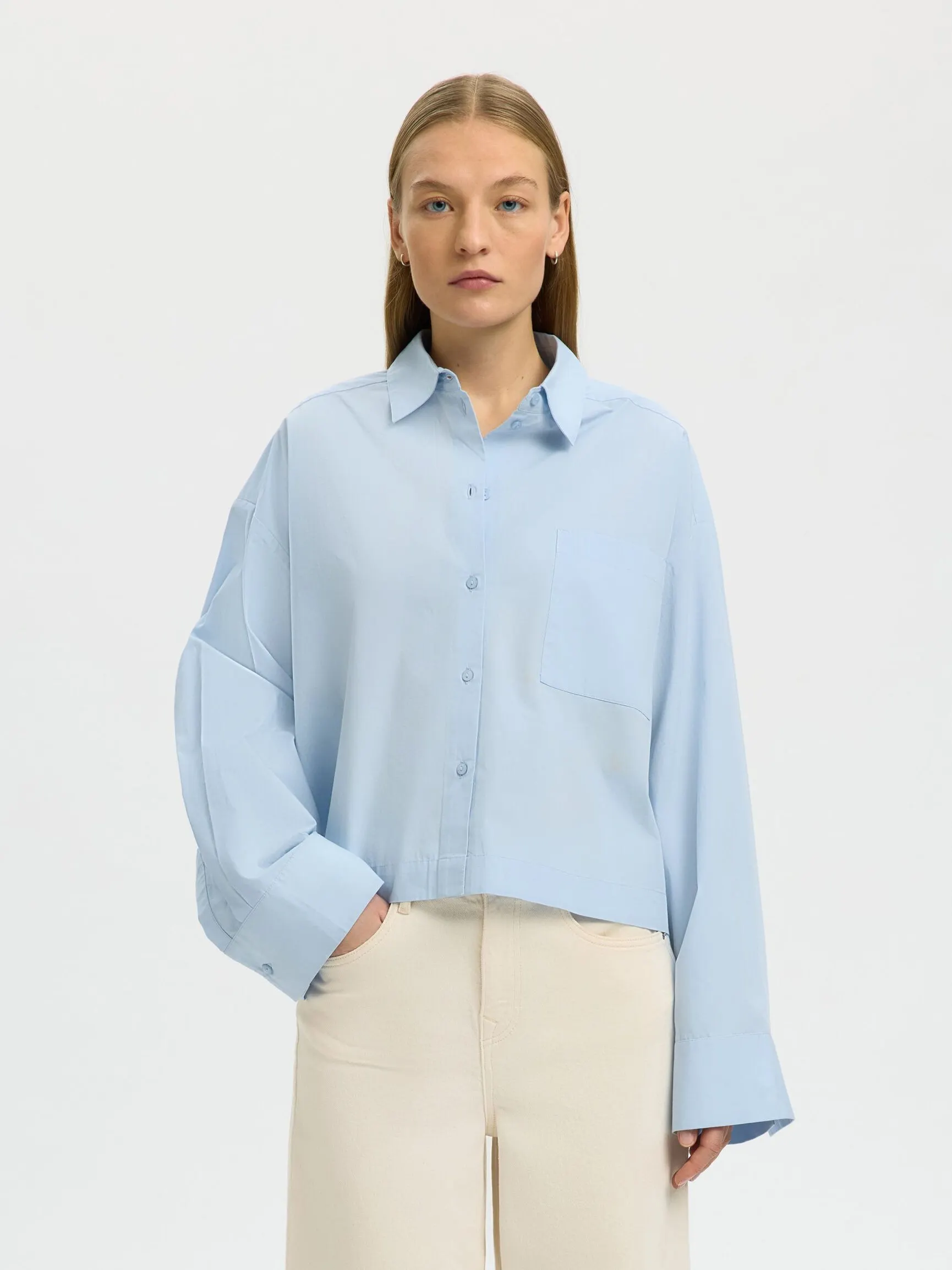 BOXY PASSFORM CROPPED SKJORTE