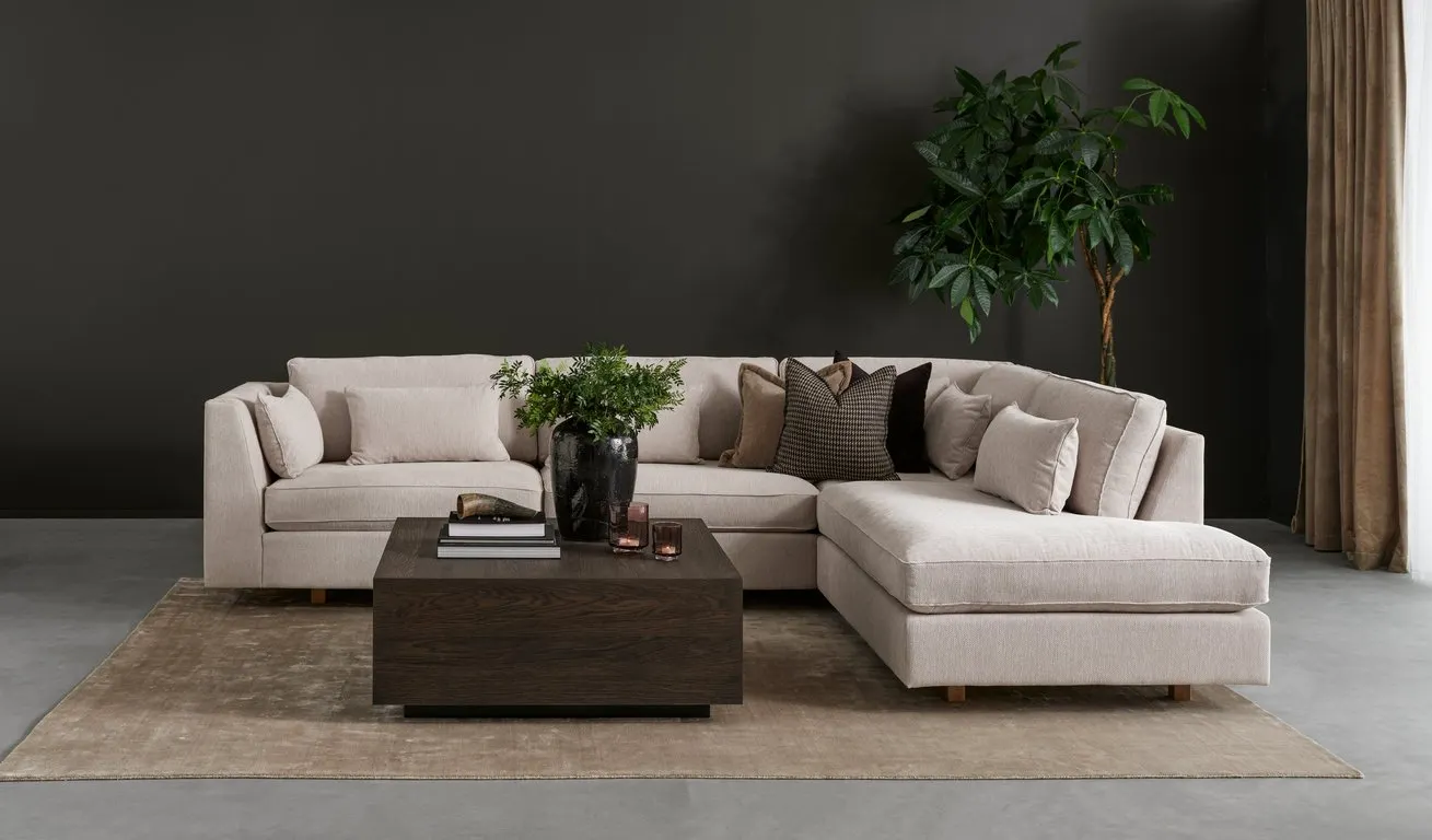 Hjellegjerde Dyp hjørnesofa 3,5 seter + hjørne + endemodul, armlen 4, stoff Anabela natural