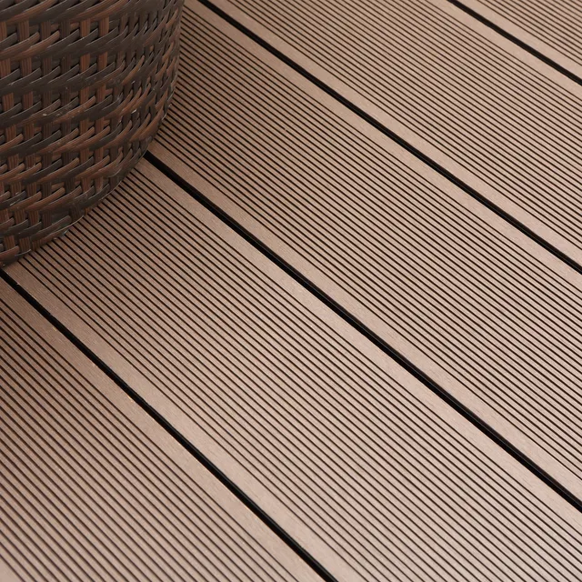 Listone con fissaggio a clip da esterno in composito di legno e plastica (wpc) effetto legno marrone scuro L 240 x L 14.5 cm x Sp. 21 mm DOLMA