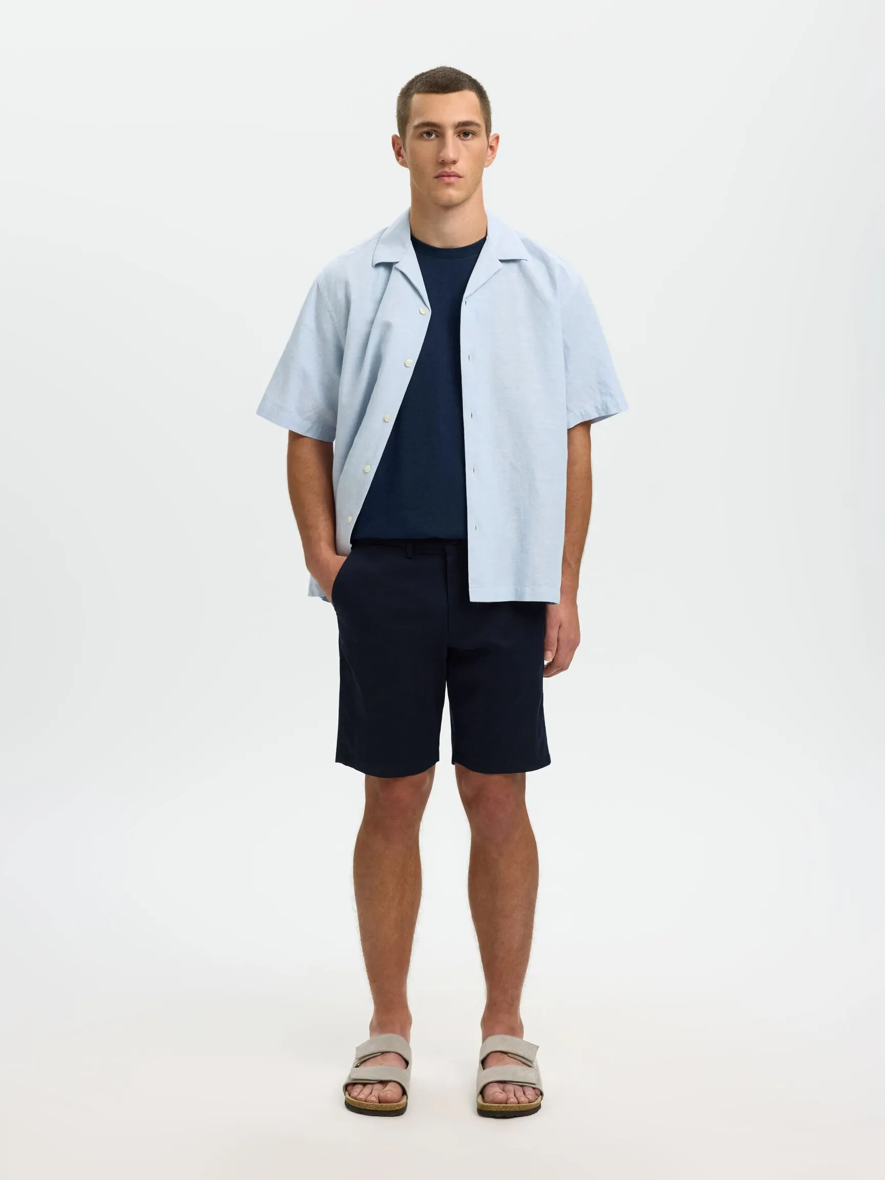 SLIM-FIT CHINOSHORTS