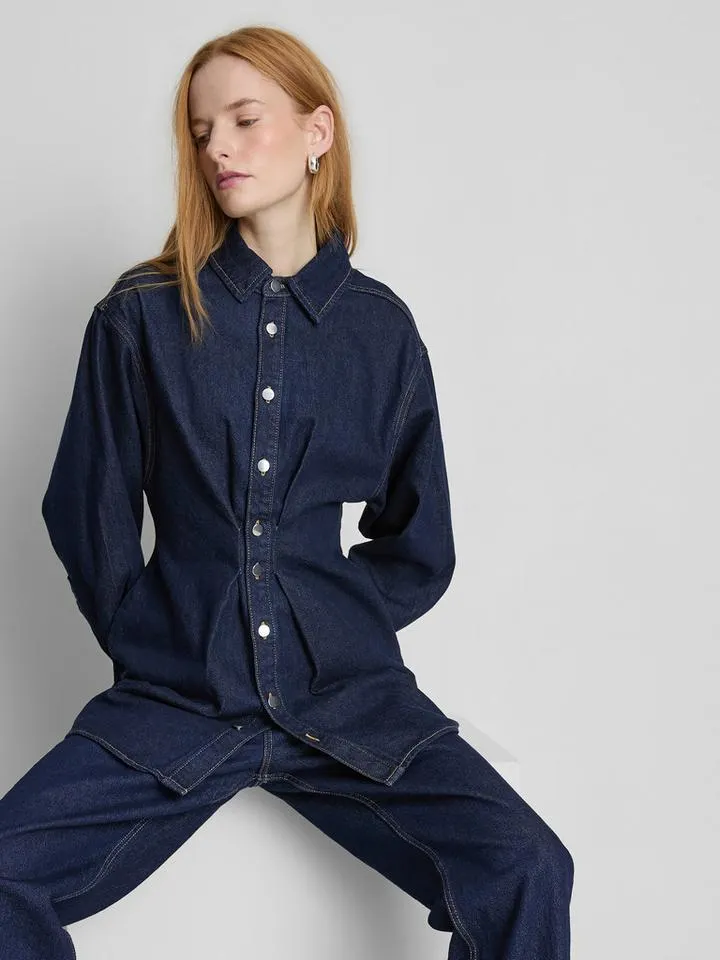 Mini robe cintrée en denim de coton