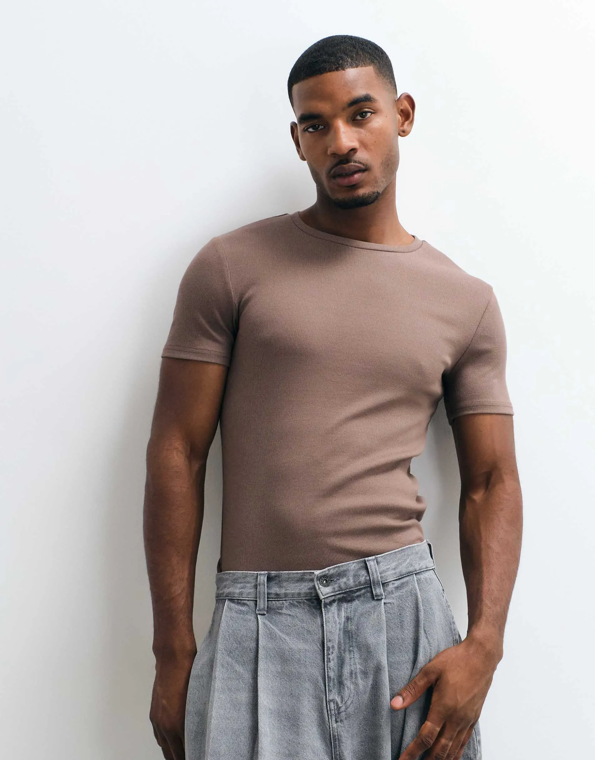 ASOS DESIGN Essentials muscle fit t-shirt in brown rib