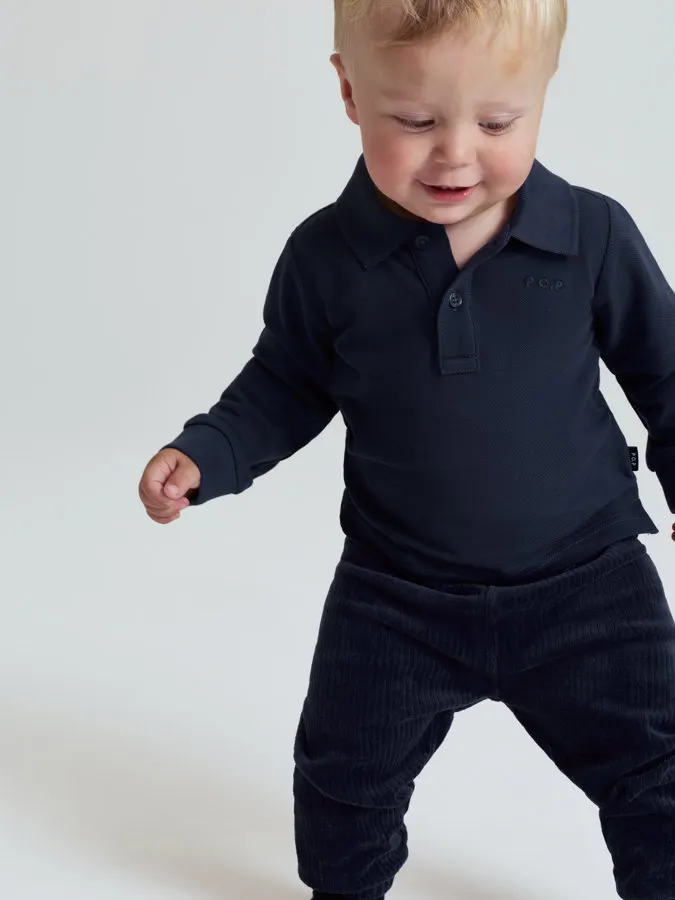 Tynn og smidig i myk kordfløyel