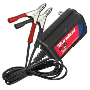 Cargador de Bateria Duralast con Mantenedor de 0.8 Amperes 12 Volts DL-800MAHD