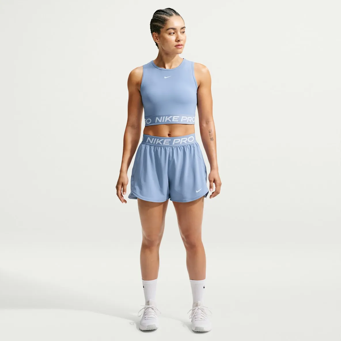 Dri-FIT vevd shorts med mellomhøyt liv og innershorts til dame (7,5 cm)