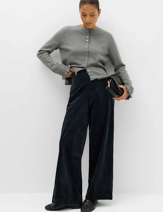 Cordhose mit weitem Bein und Biesen