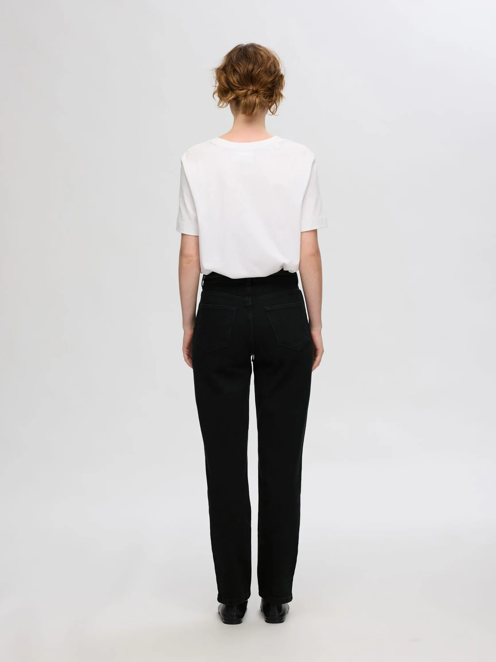 SVART STRAIGHT FIT JEANS