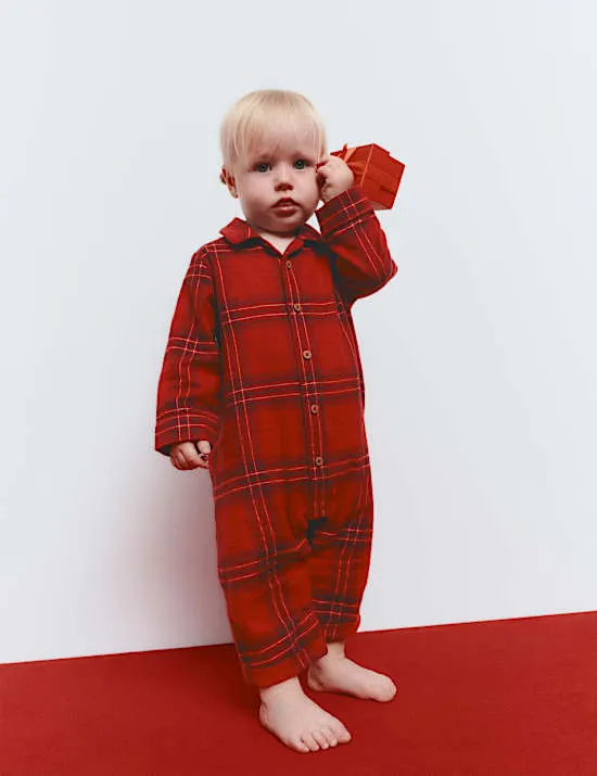 Weihnachts-Babyschlafanzug im Familienlook aus reiner Baumwolle mit Karomuster (0–3 Jahre)