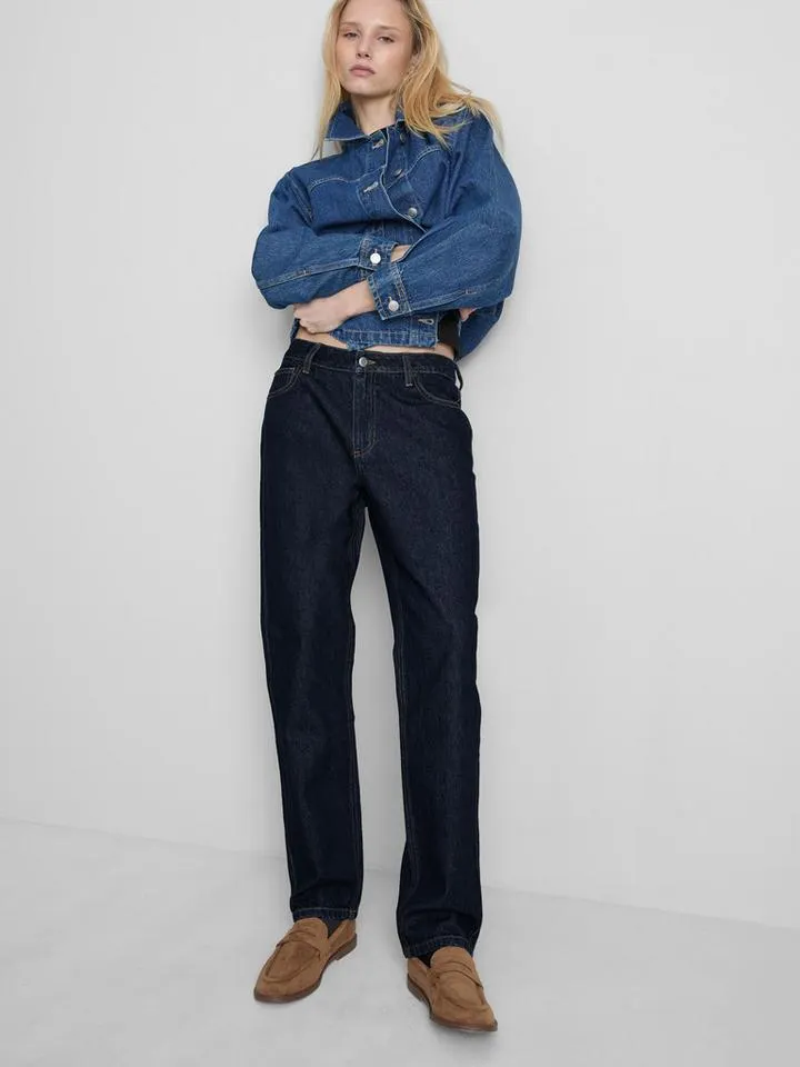 Jeans a gamba dritta e vita media in denim di cotone