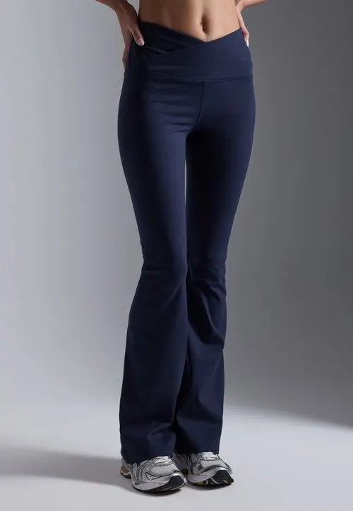 FLARED MID RISE LEGGINGS WITH OVERLAP V-WAISTBAND - Tights - dark blue
