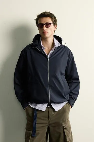 LIGHTWEIGHT REGULAR FIT POPLIN JACKET