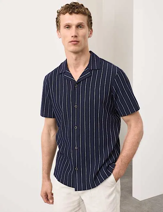 Gestreiftes Seersucker-Kurzarm-Hemd mit Knittereffekt