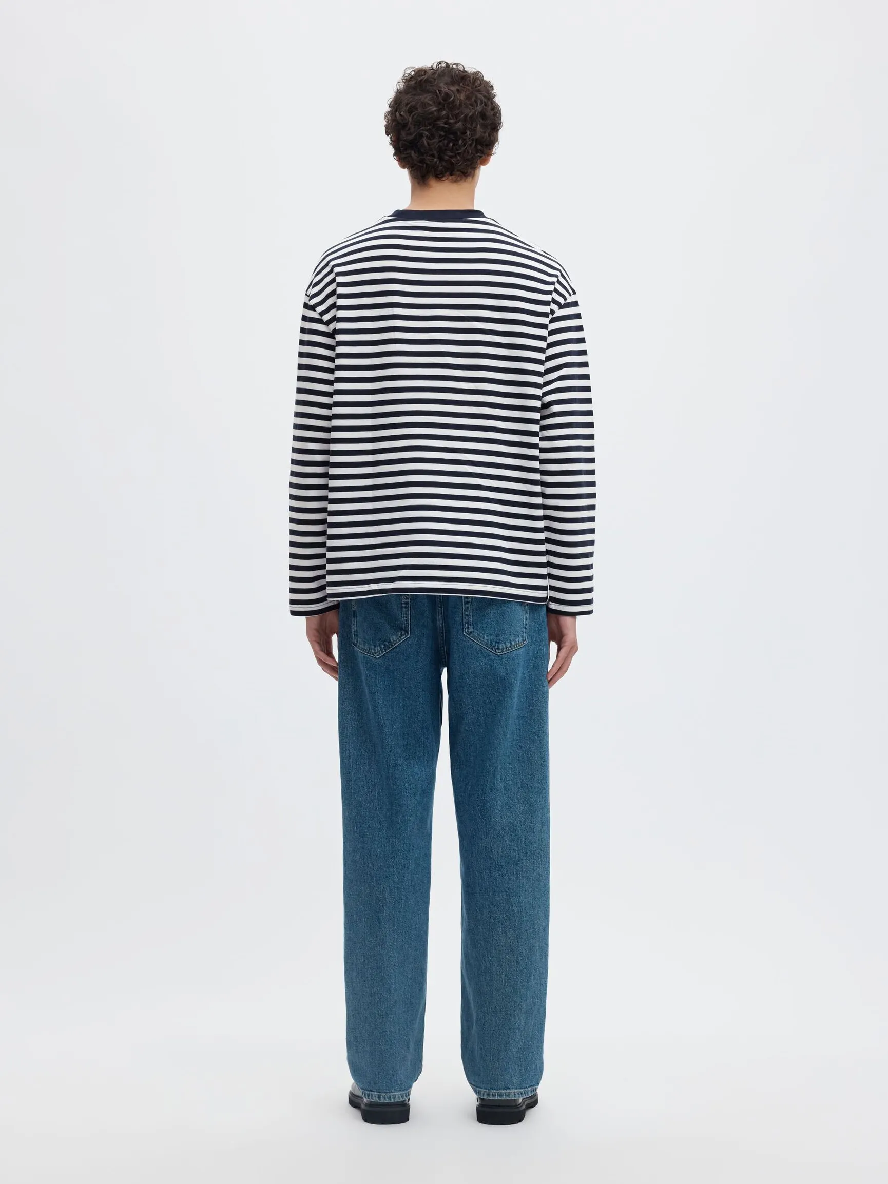 RELAXED FIT LANGERMET T-SKJORTE