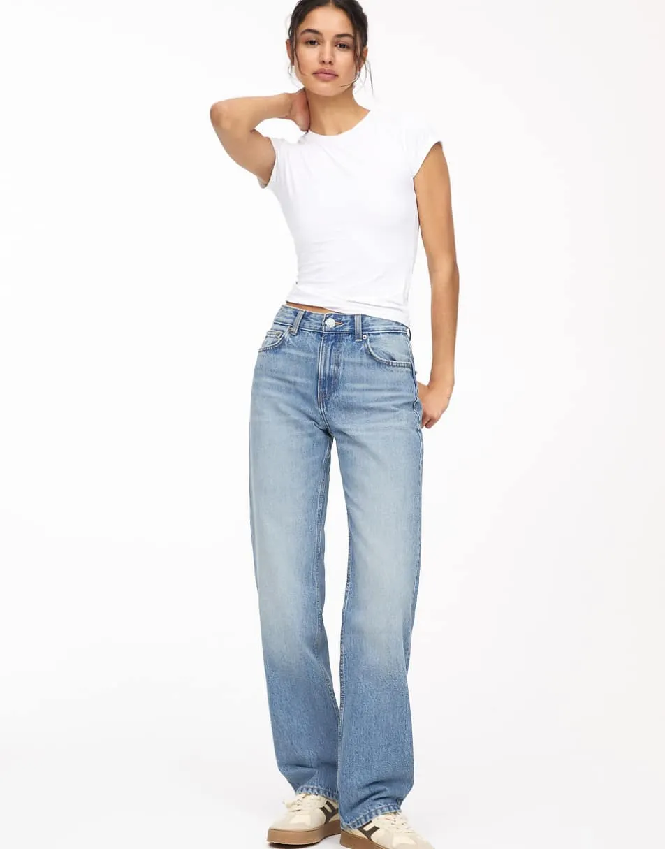 Pull&Bear mid waist straight leg jeans in medium blue