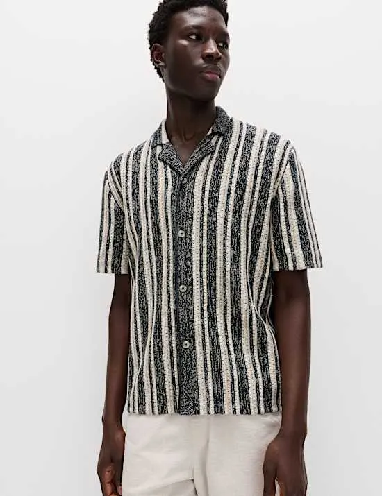 Gestricktes Baumwoll-Poloshirt mit Struktur- und Streifenmuster