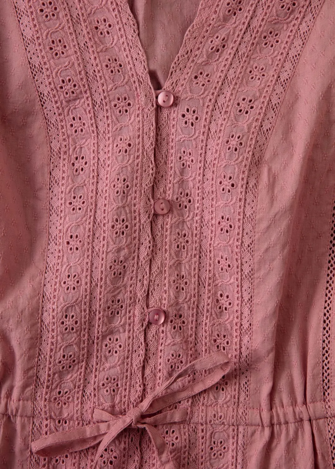 Rosa bomullsblus med spetsdetaljer