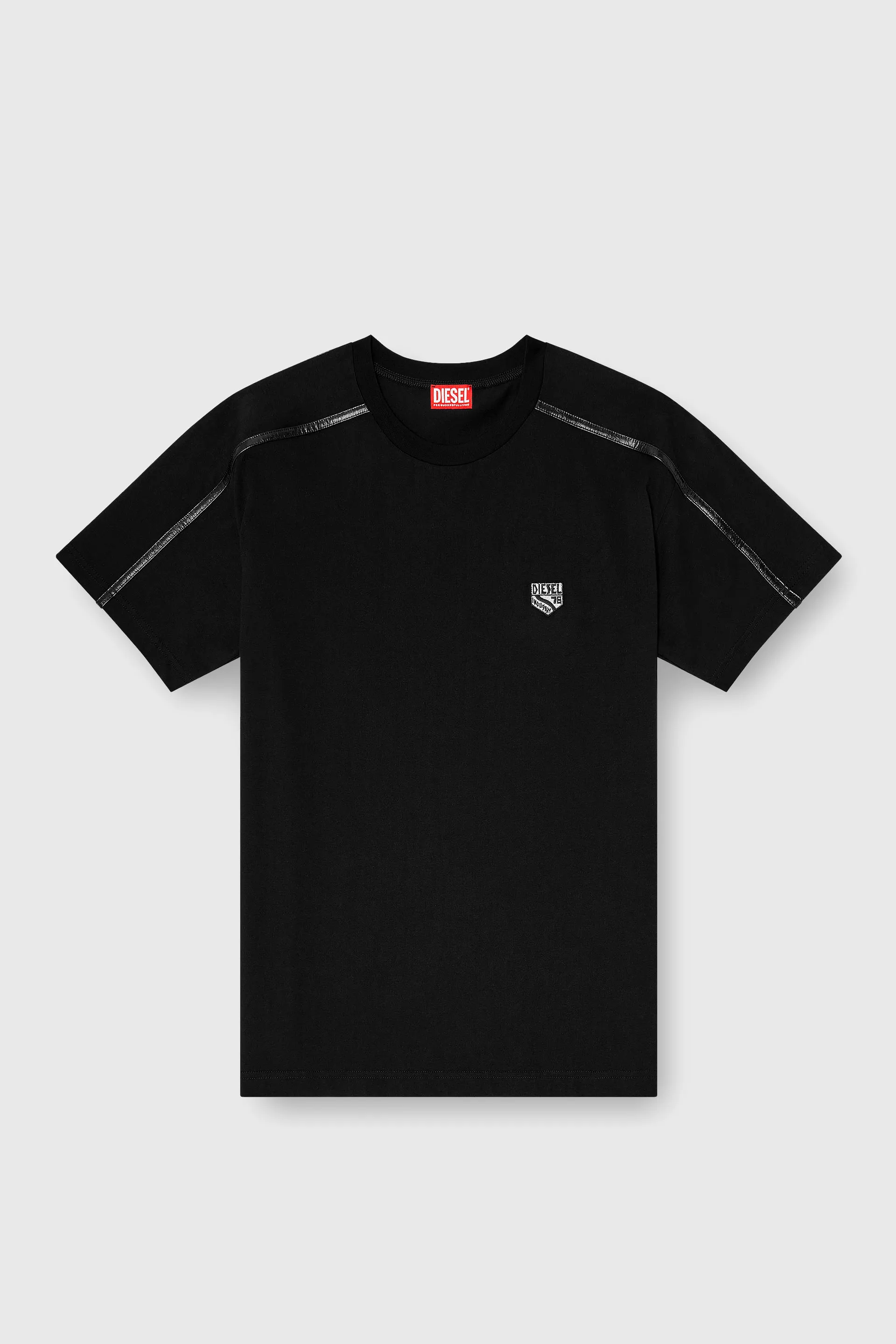 T-shirt with contrast trims and logo patch