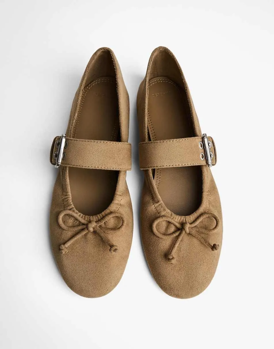 Bershka Buckled ballerina flats in tan