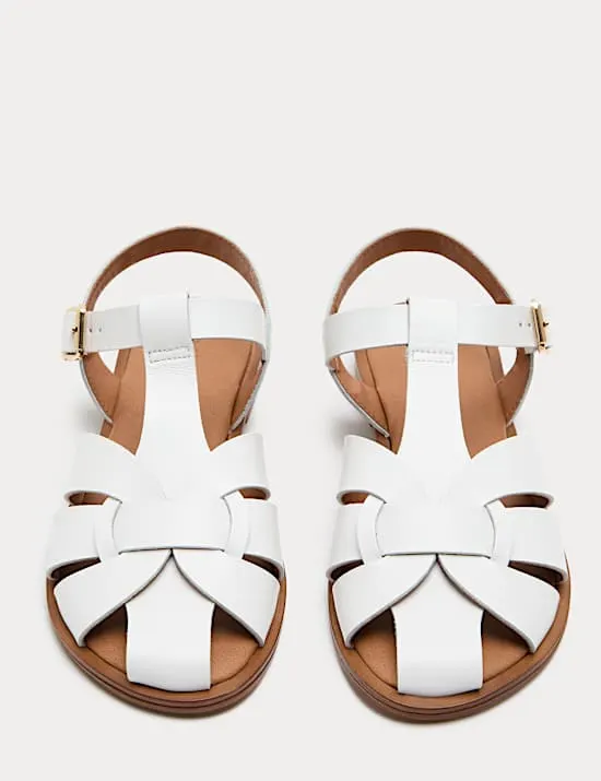 Flache Ledersandalen mit Knöchelriemen