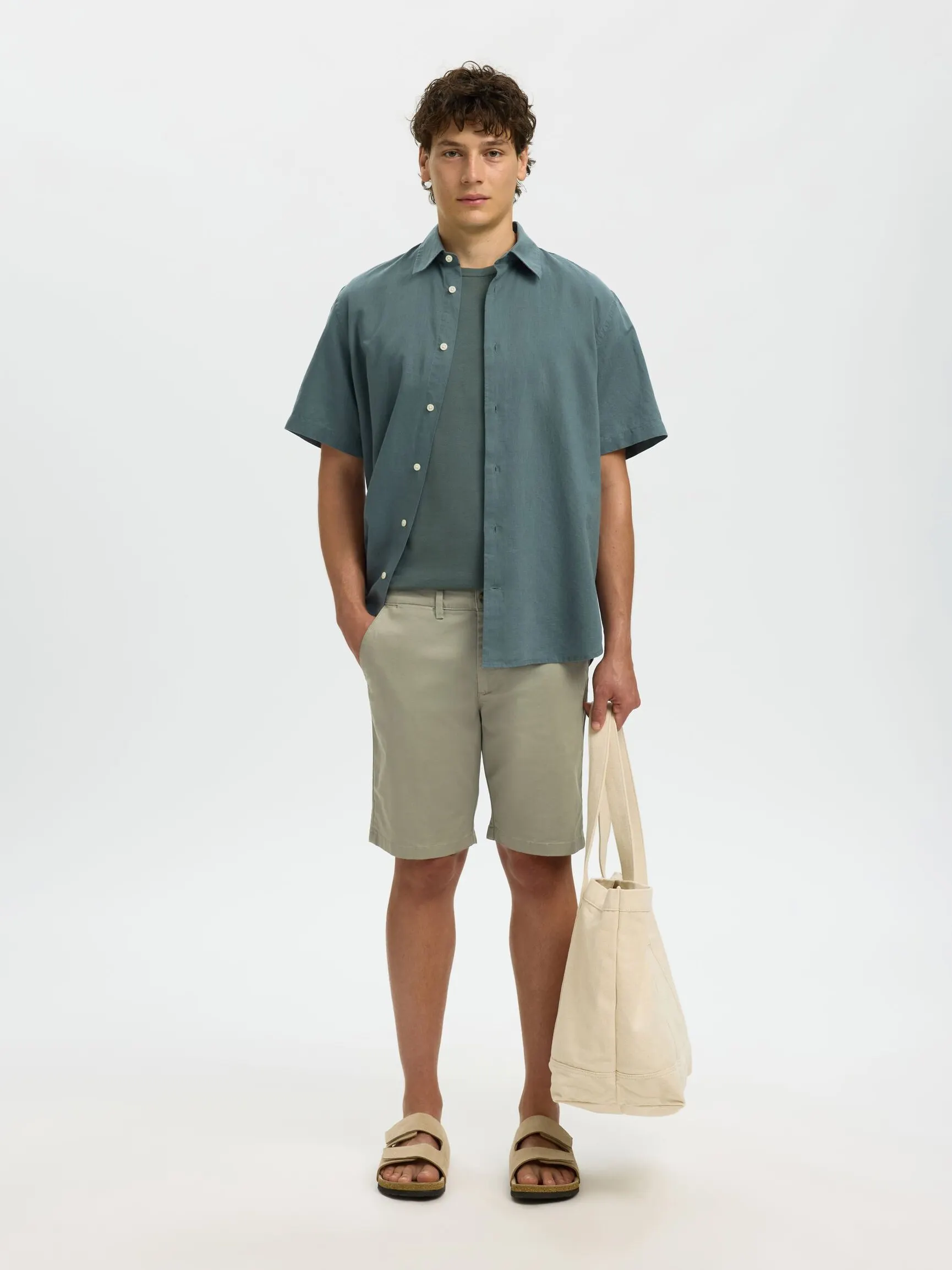 SLIM-FIT CHINOSHORTS