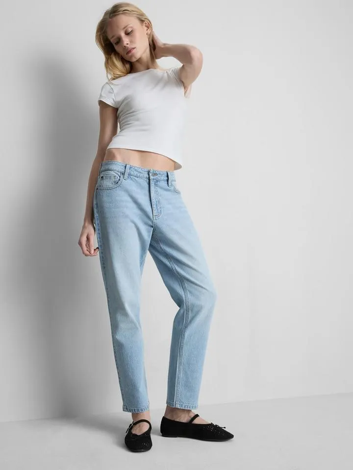 Jeans slim a gamba dritta e vita media