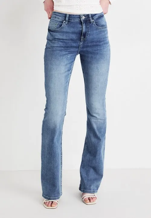 ONLRUSH MID WAIST FLARED - Jeans bootcut - medium blue denim