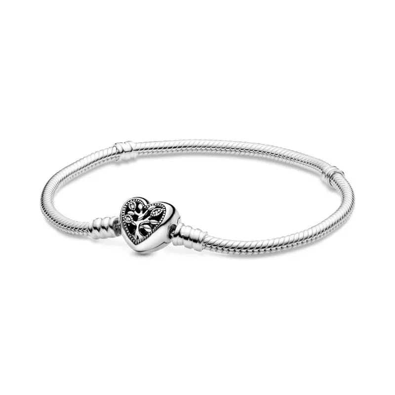 Brazalete cadena de serpiente Pandora Moments con broche de corazón decorado con el árbol de familia