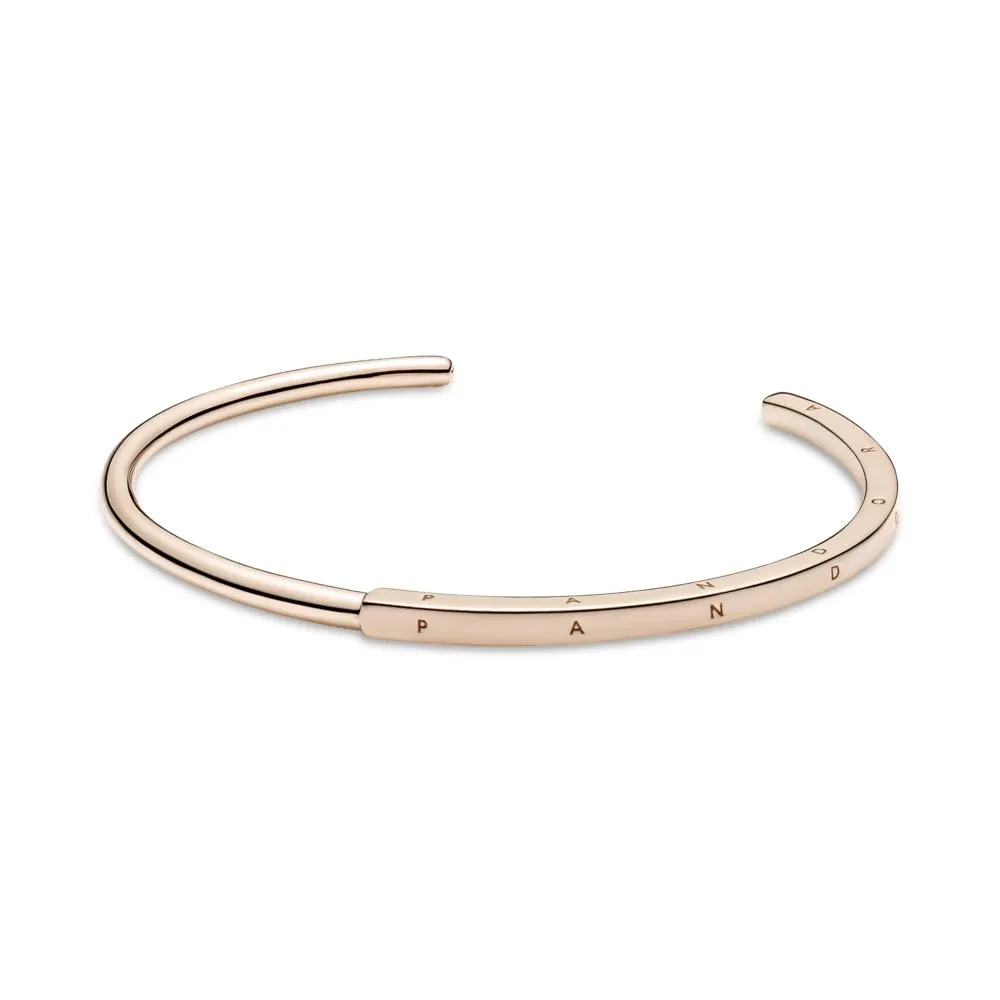 Brazalete Rígido I-D Pandora Signature en Recubrimiento en Oro Rosa de 14k