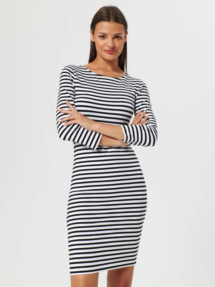 Sukienka mini dzianinowa