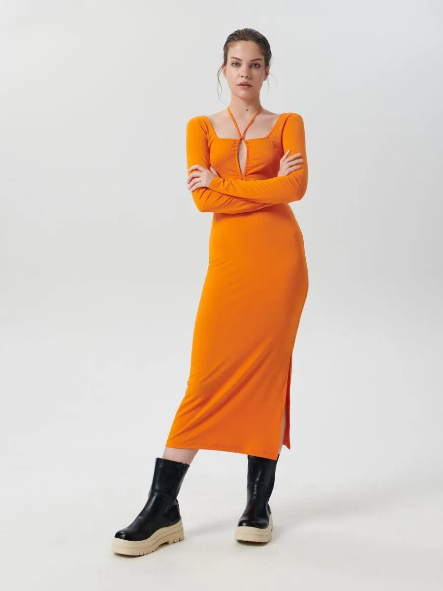 Sukienka midi z wiązaniem