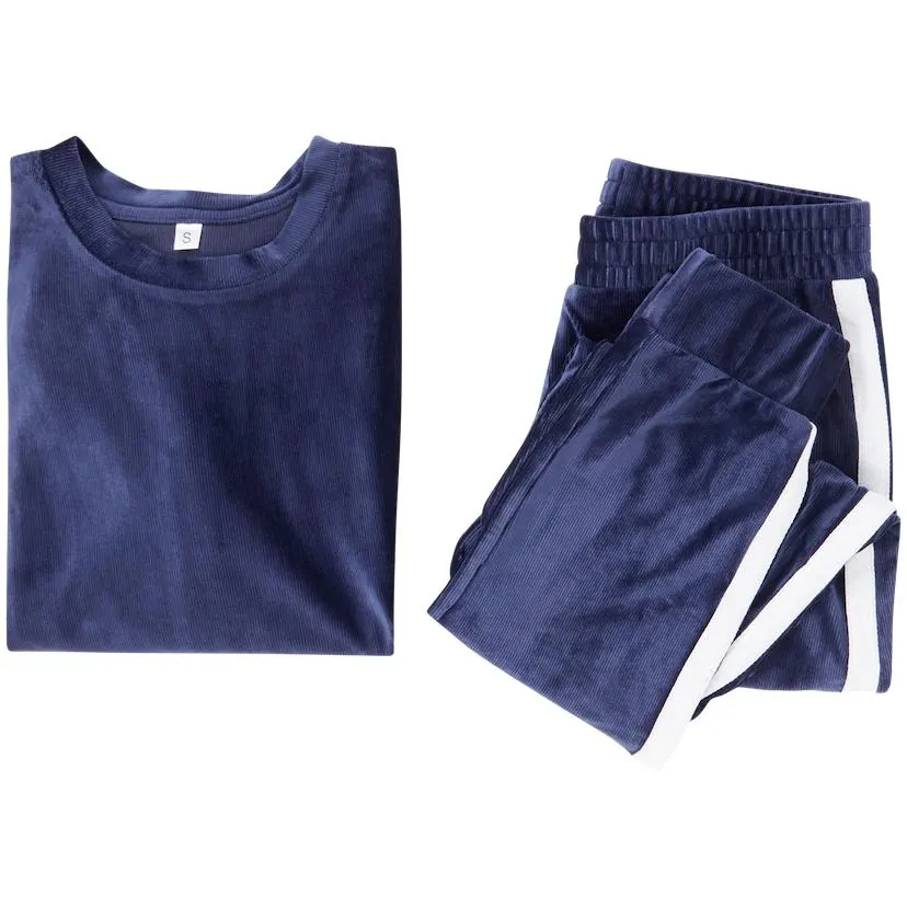 Aksamitny strój po domu