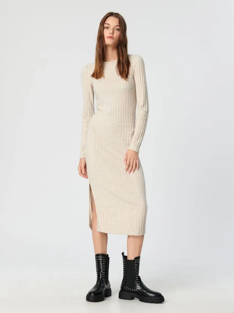 Sukienka midi w prążki