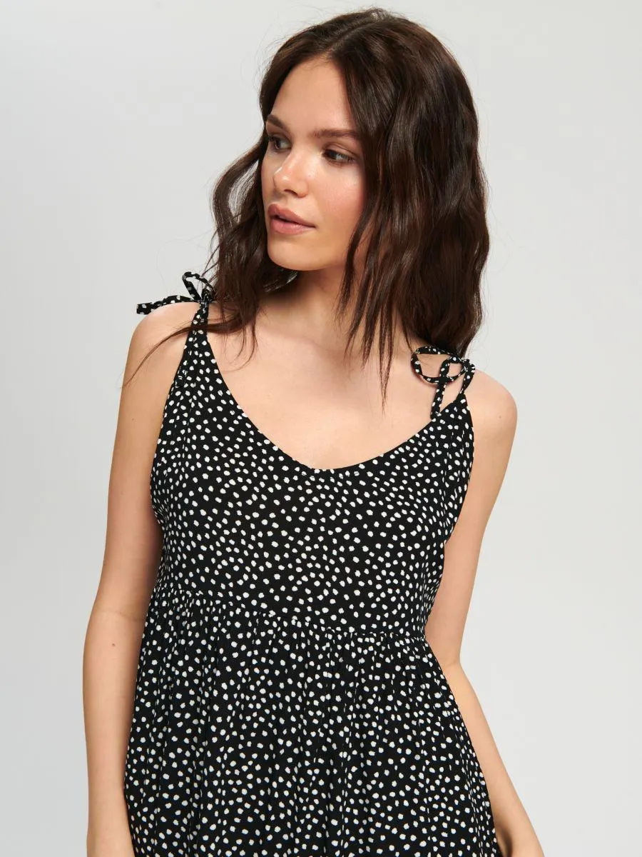 Sukienka mini na ramiączkach