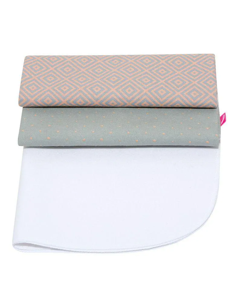 Motherhood Podręczny przewijak Kwadraty różowe